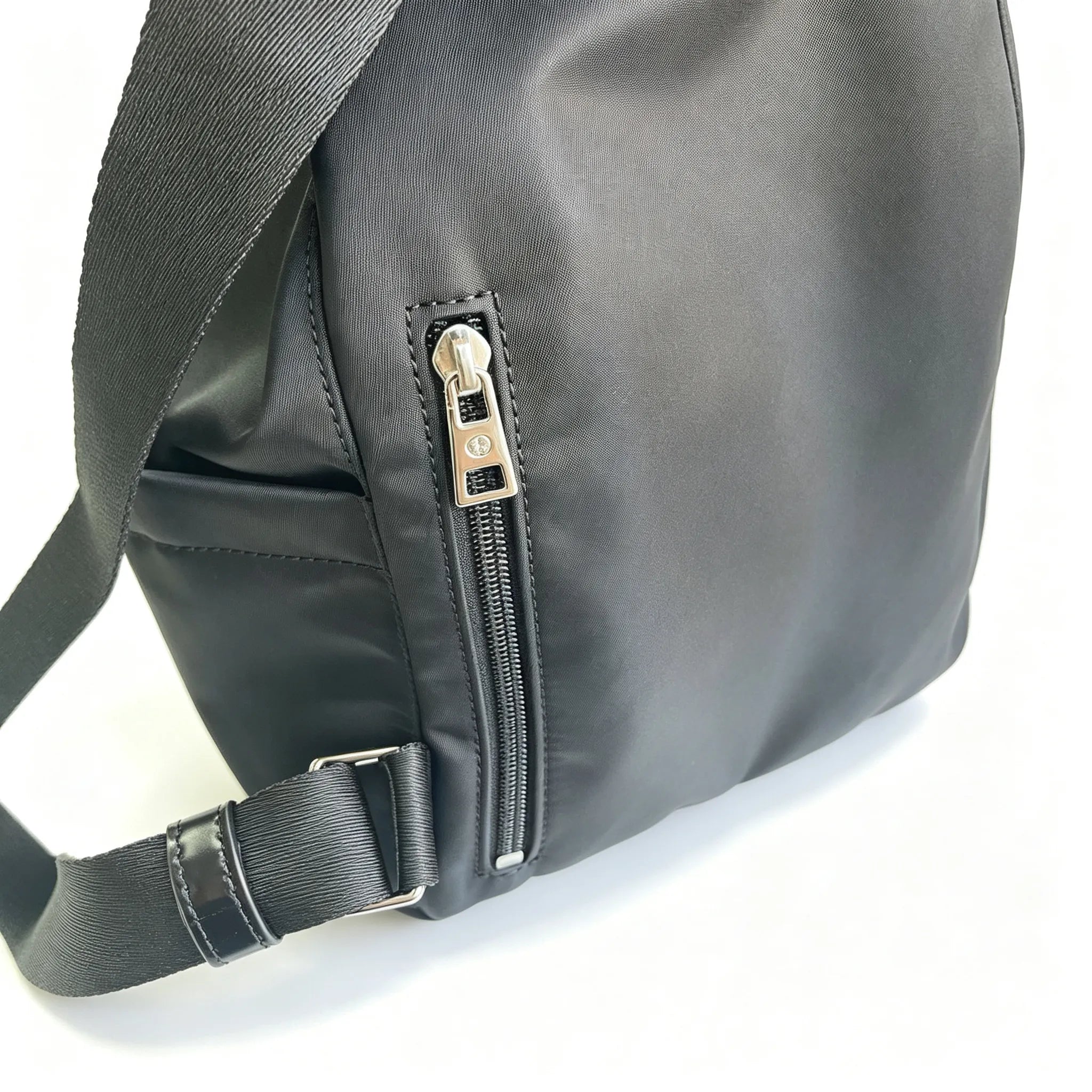 Tory Burch Virginia Black Adjustable Shoulder Strap Lightweight Travel/Commuter Bag