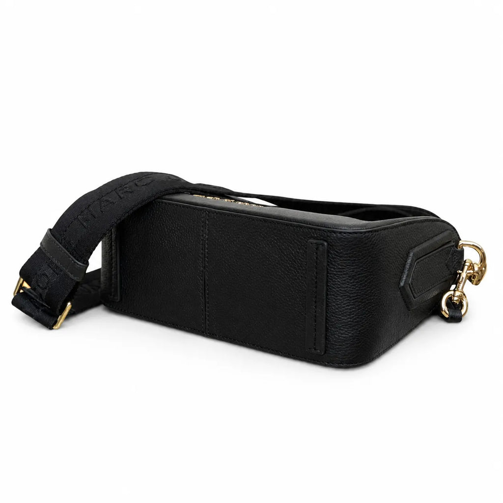 Marc Jacobs black pebbled leather | Classic tote bag style  large capacity  can be worn crossbody or carried by hand