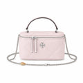 Tory Burch Kira soft pink lambskin bag with detachable chain shoulder strap A small and elegant cosmetic bag that can also be worn crossbody suitable for women
