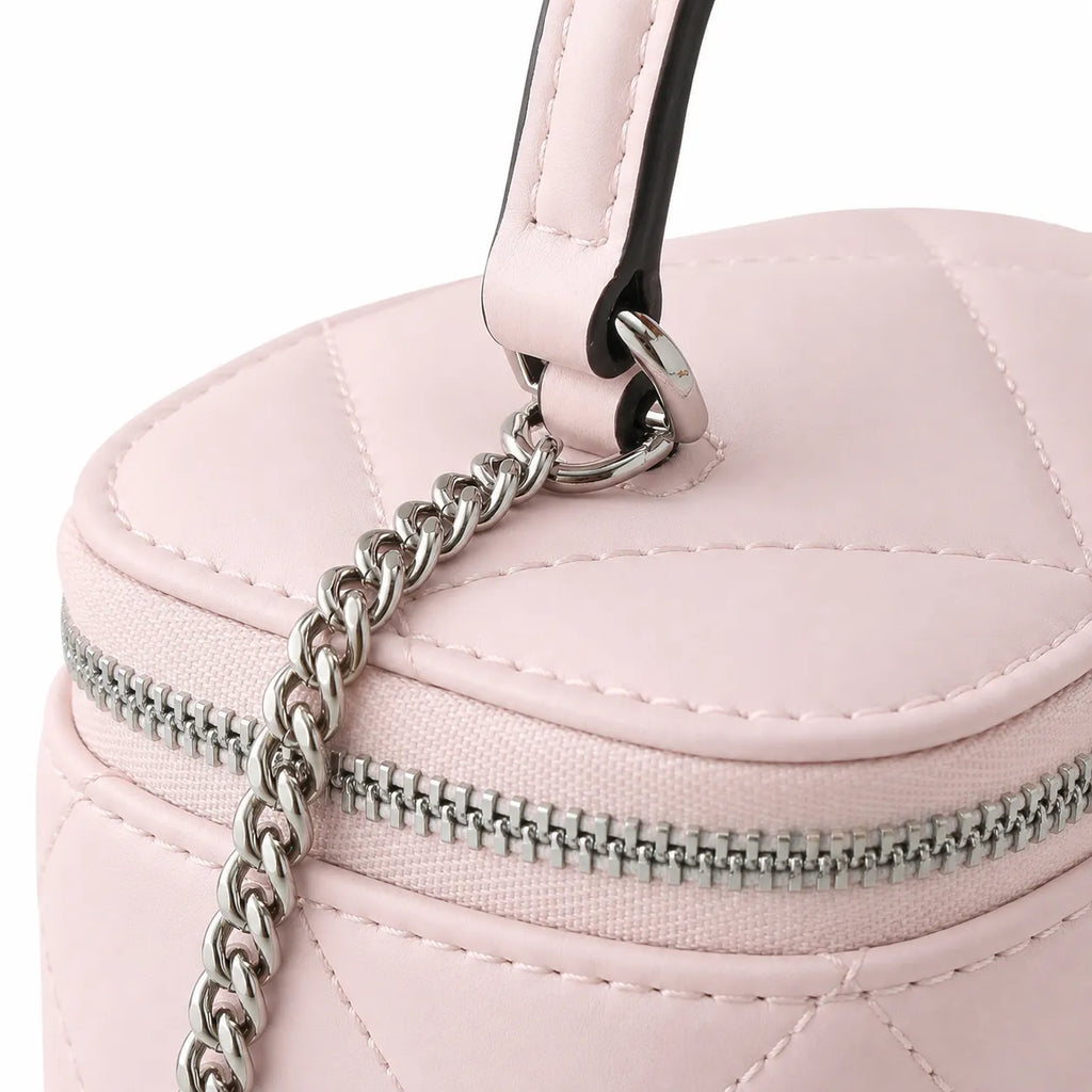 Tory Burch Kira soft pink lambskin bag with detachable chain shoulder strap A small and elegant cosmetic bag that can also be worn crossbody suitable for women